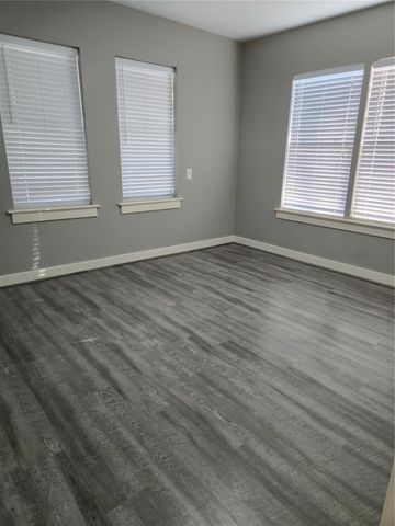 402 4th Street, Sealy, TX 77474