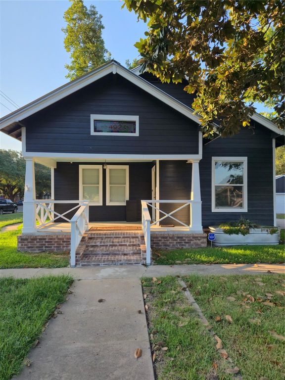 402 4th Street, Sealy, TX 77474