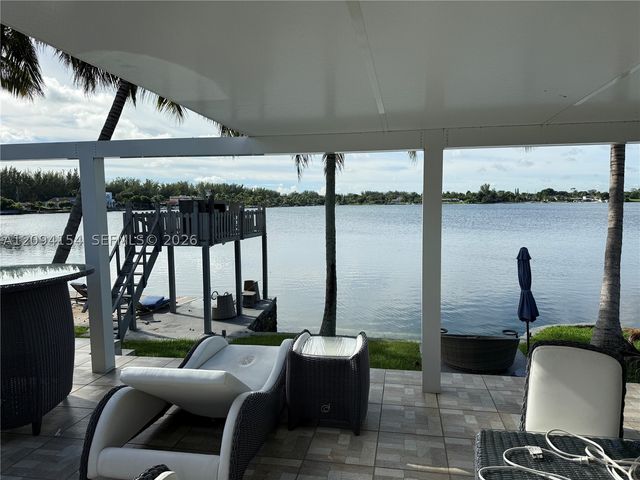 8300 SW 48th St, Miami, FL 33155