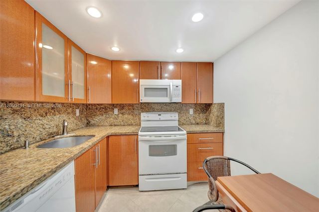 200 172nd St 220, Sunny Isles Beach, FL 33160