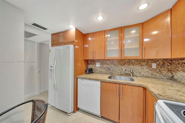 200 172nd St 220, Sunny Isles Beach, FL 33160