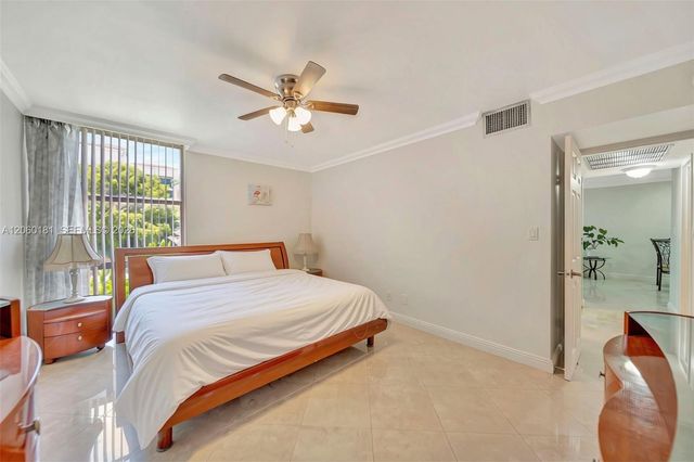 200 172nd St 220, Sunny Isles Beach, FL 33160