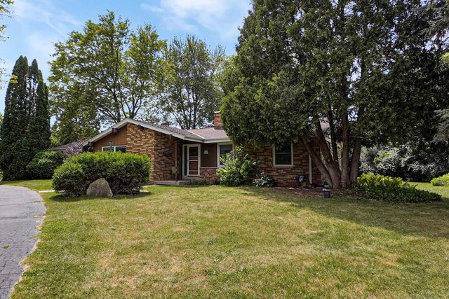 W224N5025 East View DRIVE, Sussex, WI 53089