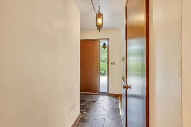 W224N5025 East View DRIVE, Sussex, WI 53089