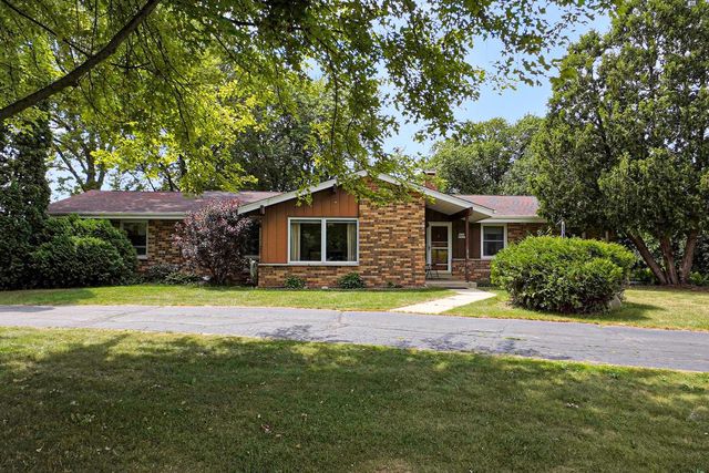 W224N5025 East View DRIVE, Sussex, WI 53089