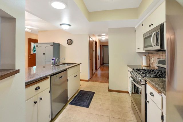 W224N5025 East View DRIVE, Sussex, WI 53089