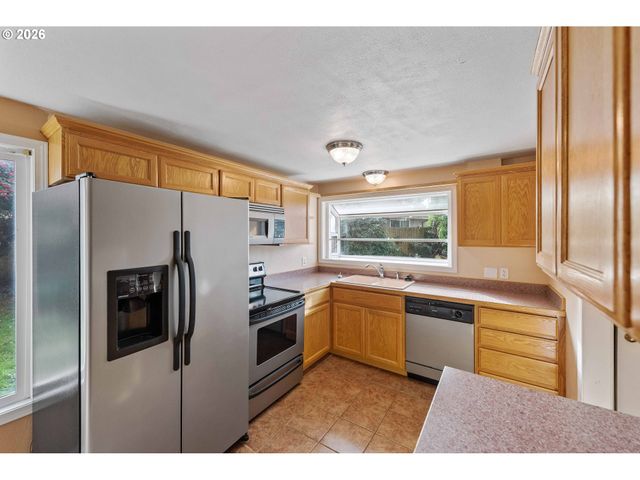 3461 SCOTT Ct, North Bend, OR 97459