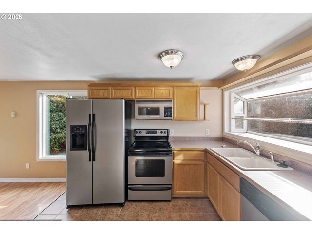 3461 SCOTT Ct, North Bend, OR 97459