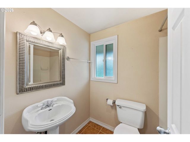 3461 SCOTT Ct, North Bend, OR 97459