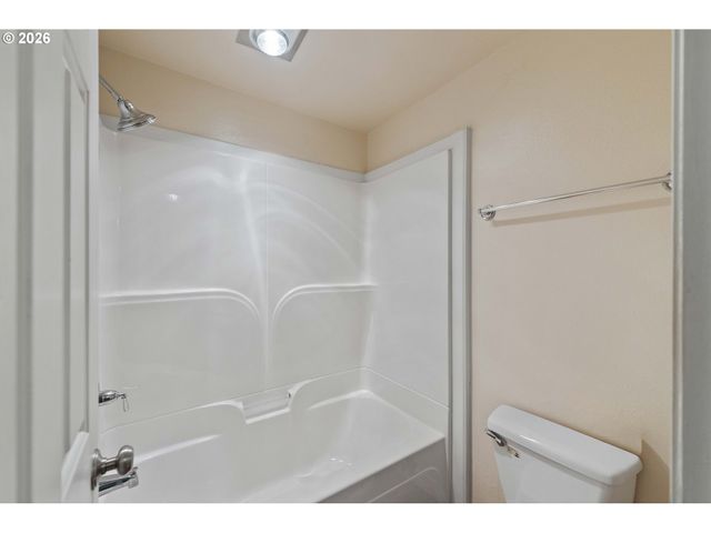 3461 SCOTT Ct, North Bend, OR 97459