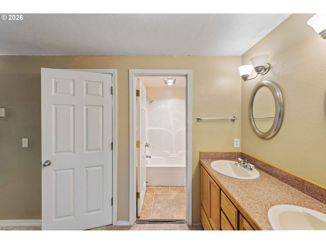 3461 SCOTT Ct, North Bend, OR 97459