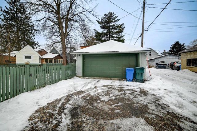 809 Oak Street, Baraboo, WI 53913