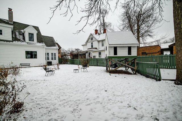 809 Oak Street, Baraboo, WI 53913