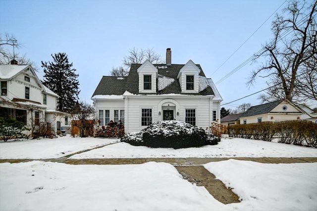 809 Oak Street, Baraboo, WI 53913