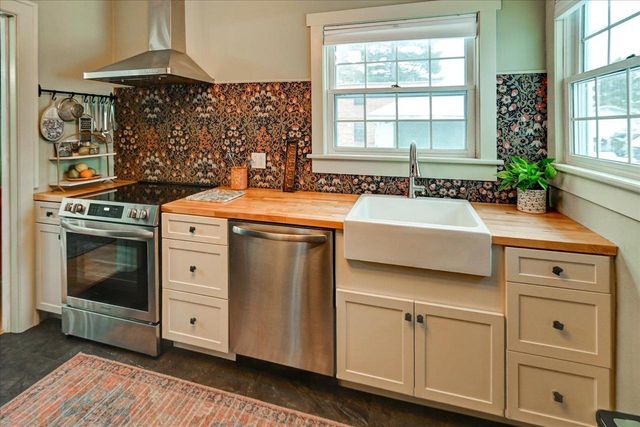 809 Oak Street, Baraboo, WI 53913