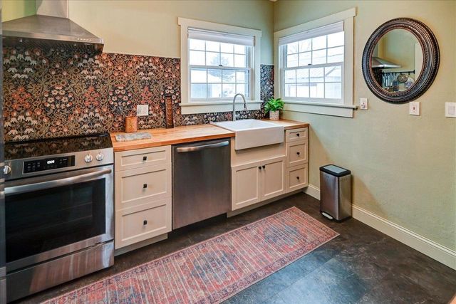 809 Oak Street, Baraboo, WI 53913