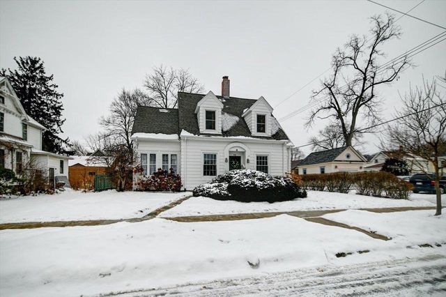 809 Oak Street, Baraboo, WI 53913