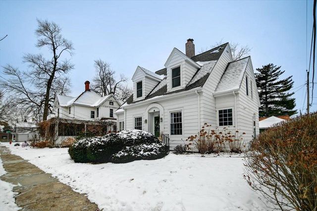 809 Oak Street, Baraboo, WI 53913