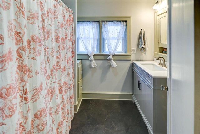 809 Oak Street, Baraboo, WI 53913