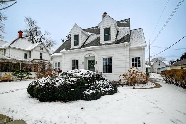 809 Oak Street, Baraboo, WI 53913