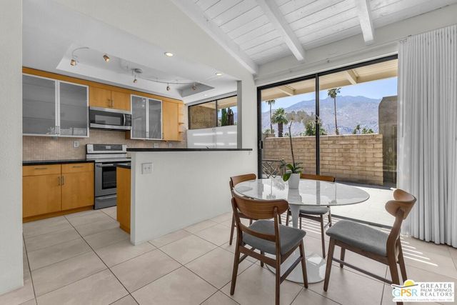 858 N Calle De Mimosas, Palm Springs, CA 92262