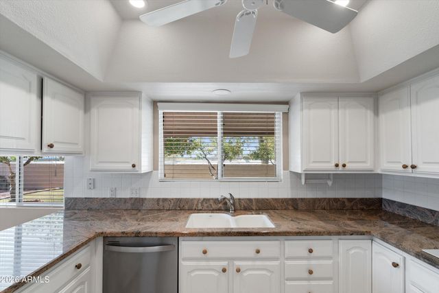 9654 N 18TH Street, Phoenix, AZ 85020