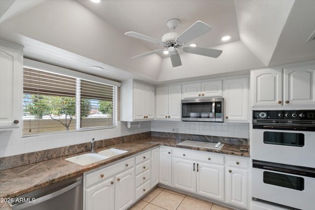 9654 N 18TH Street, Phoenix, AZ 85020