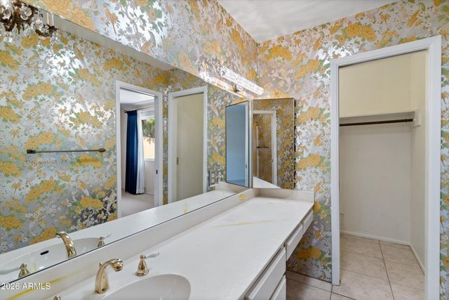 9654 N 18TH Street, Phoenix, AZ 85020