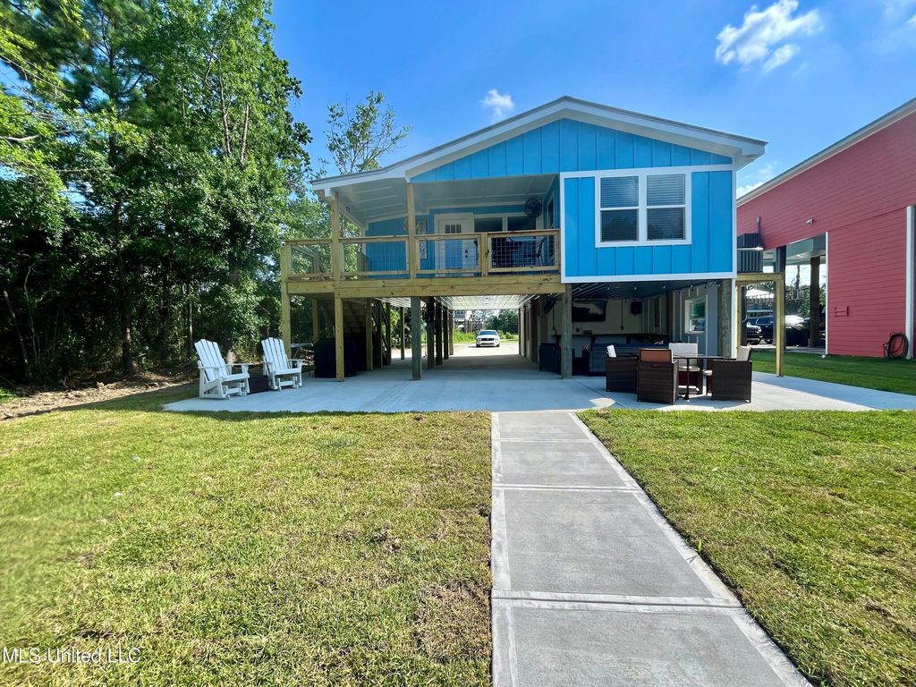 4024 Blue Jay Street, Bay Saint Louis, MS 39520