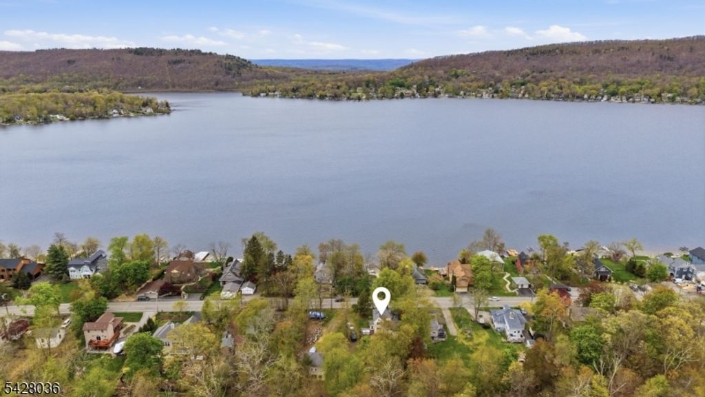 113 E Shore Culver Rd, Frankford Twp., NJ 07826