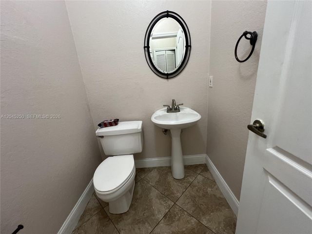 8842 NW 142nd Ln, Miami Lakes, FL 33018