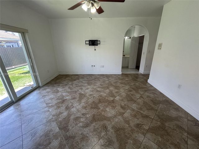 8842 NW 142nd Ln, Miami Lakes, FL 33018