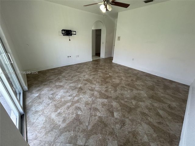 8842 NW 142nd Ln, Miami Lakes, FL 33018