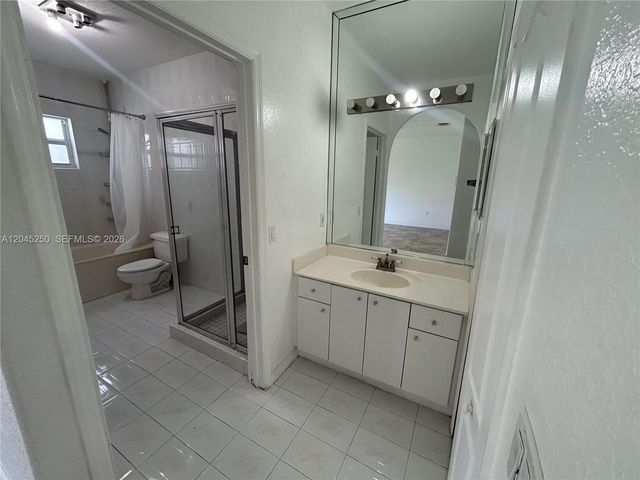 8842 NW 142nd Ln, Miami Lakes, FL 33018