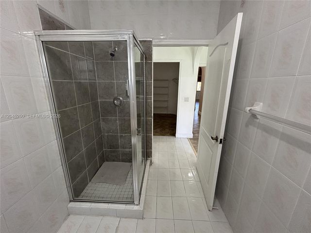 8842 NW 142nd Ln, Miami Lakes, FL 33018