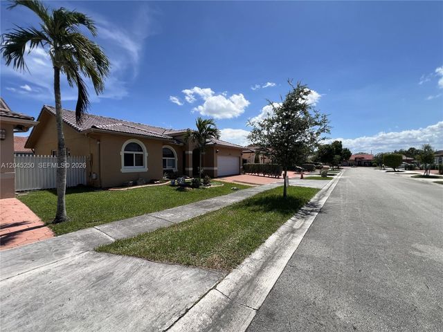 8842 NW 142nd Ln, Miami Lakes, FL 33018