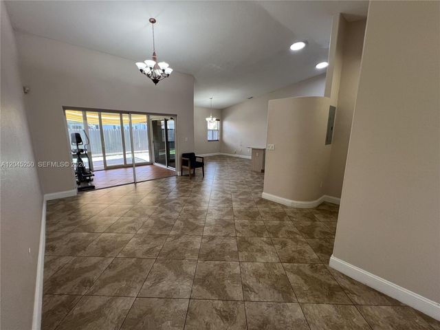 8842 NW 142nd Ln, Miami Lakes, FL 33018