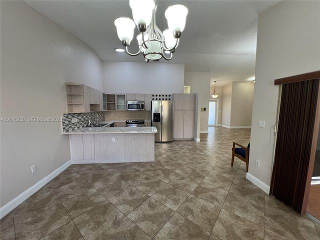 8842 NW 142nd Ln, Miami Lakes, FL 33018