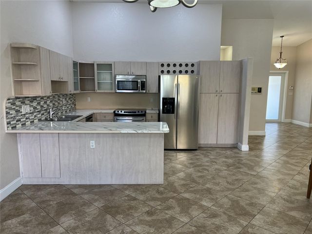 8842 NW 142nd Ln, Miami Lakes, FL 33018