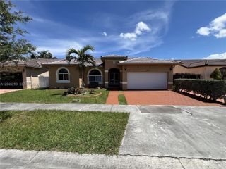 8842 NW 142nd Ln, Miami Lakes, FL 33018