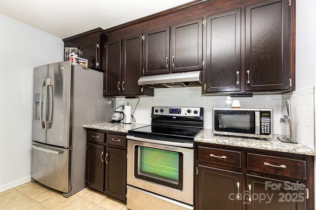 3049 Stablegate Drive, Gastonia, NC 28052