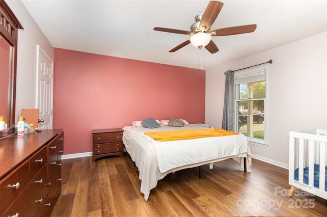 3049 Stablegate Drive, Gastonia, NC 28052