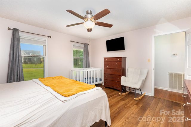 3049 Stablegate Drive, Gastonia, NC 28052