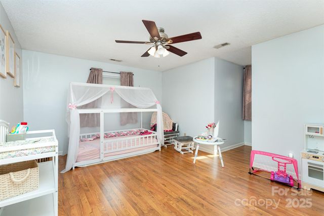 3049 Stablegate Drive, Gastonia, NC 28052