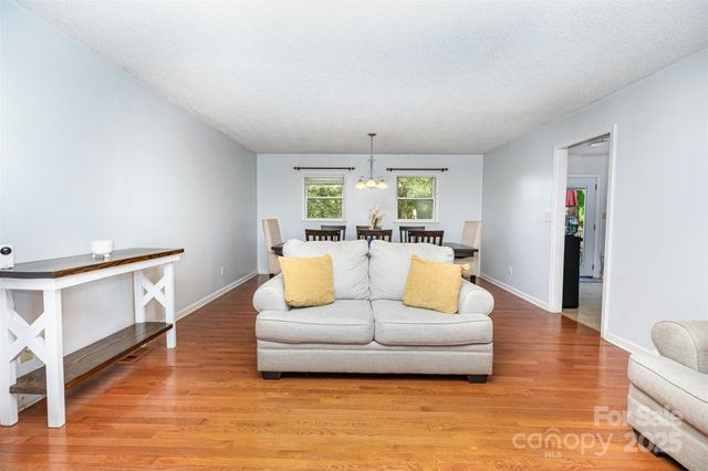3049 Stablegate Drive, Gastonia, NC 28052