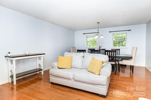 3049 Stablegate Drive, Gastonia, NC 28052