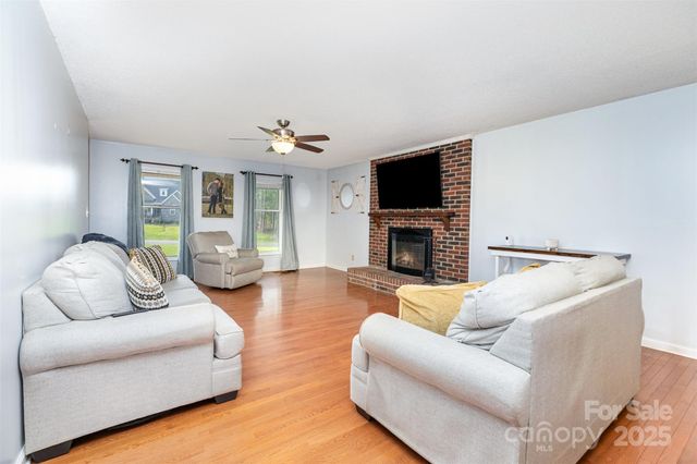 3049 Stablegate Drive, Gastonia, NC 28052