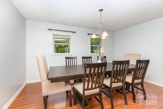 3049 Stablegate Drive, Gastonia, NC 28052
