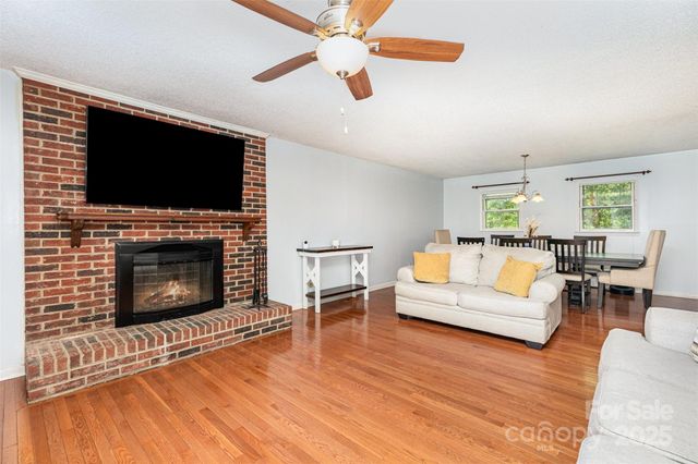 3049 Stablegate Drive, Gastonia, NC 28052