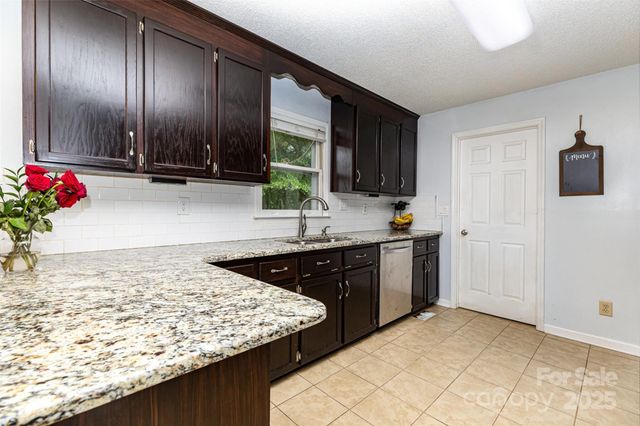 3049 Stablegate Drive, Gastonia, NC 28052